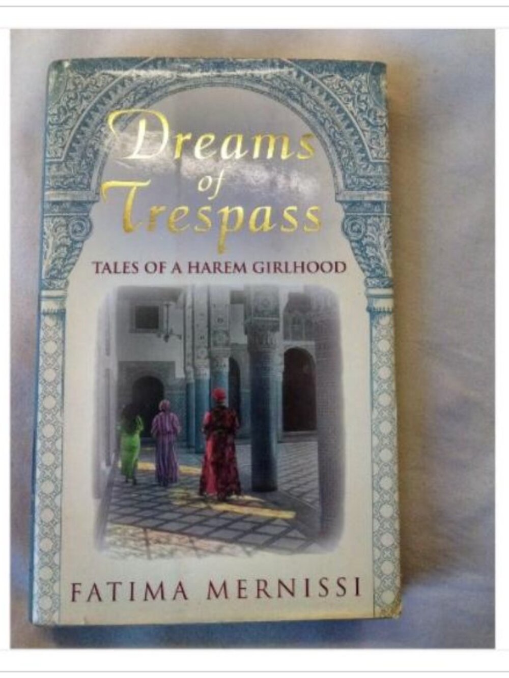 Dreams of Trespass: Tales of a Harem Girlhood Fatima Mernissi 1994 Hardcover